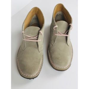 Clarks Women’s Desert Boot Size 9 M Taupe Suede